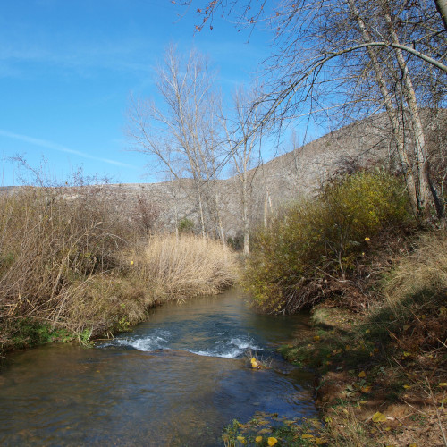 senda de la hoz del abión, aguas turquesas del río abión