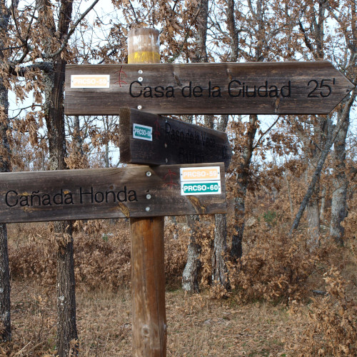 senda de la casa de la ciudad valonsadero, carteles de senderos